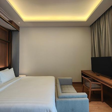 Ra Suites Simatupang Jakarta Buitenkant foto