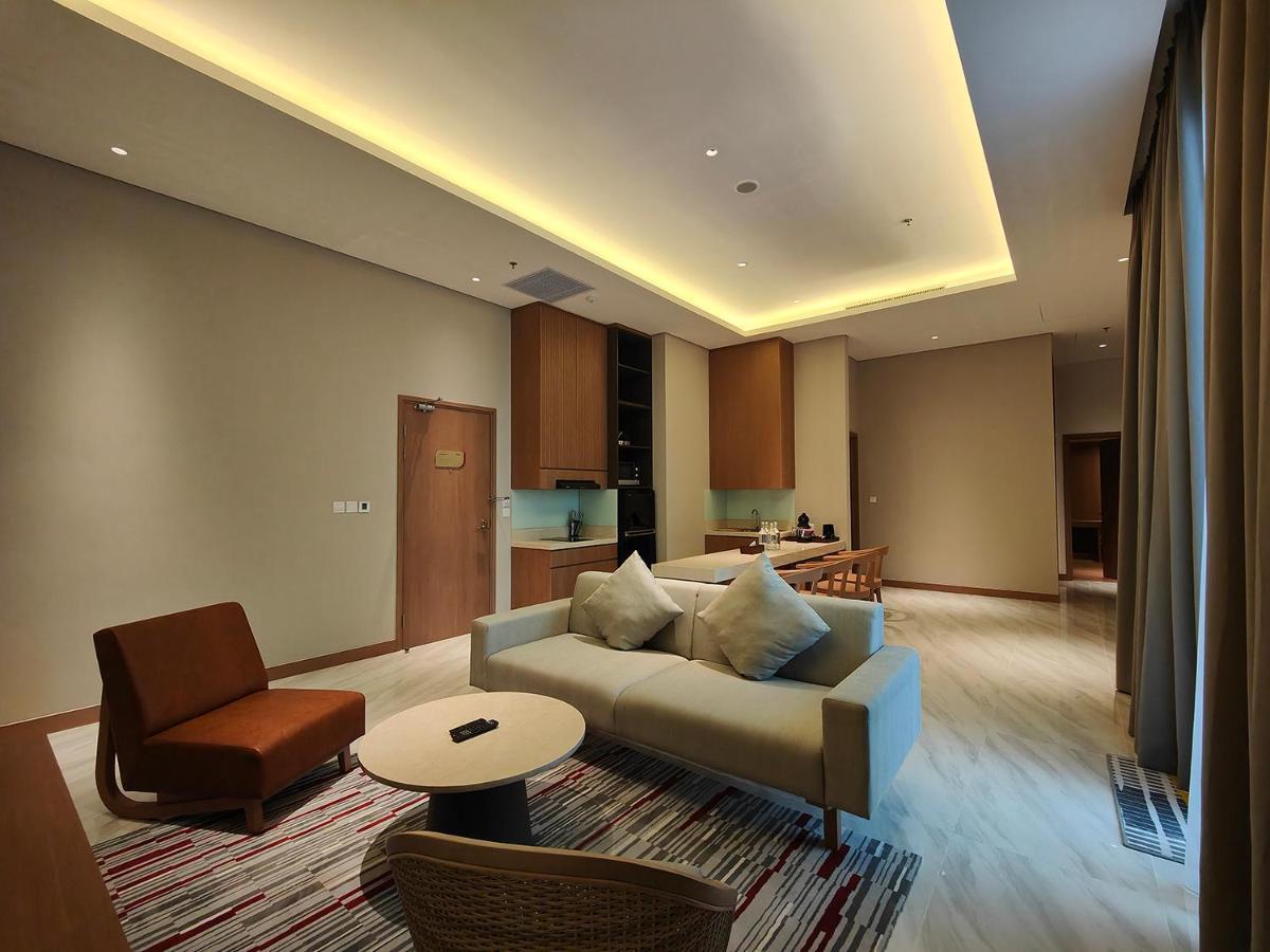 Ra Suites Simatupang Jakarta Buitenkant foto